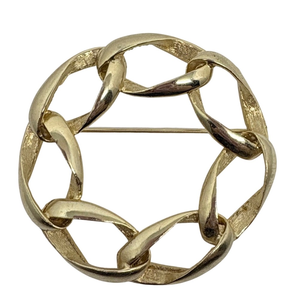 Gold Tone Interlocking Curb Link Wreath Circle Brooch Pin 2 Inch Large Statement